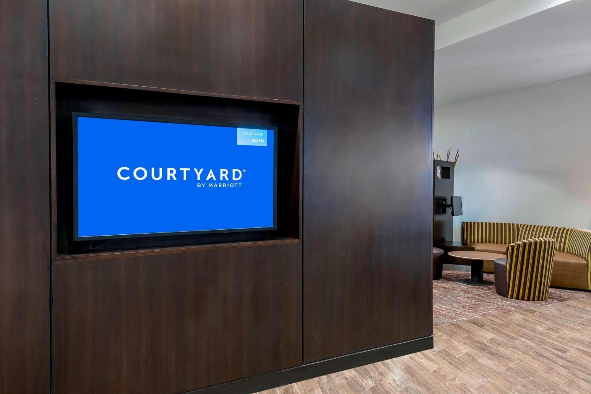 Courtyard Fort Wayne Downtown At Grand Wayne Convention Center Экстерьер фото