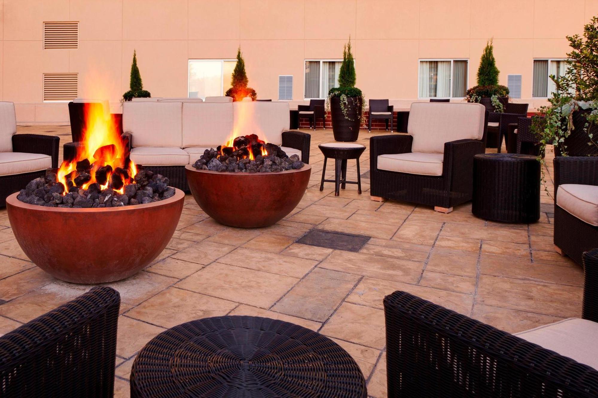 Courtyard Fort Wayne Downtown At Grand Wayne Convention Center Экстерьер фото