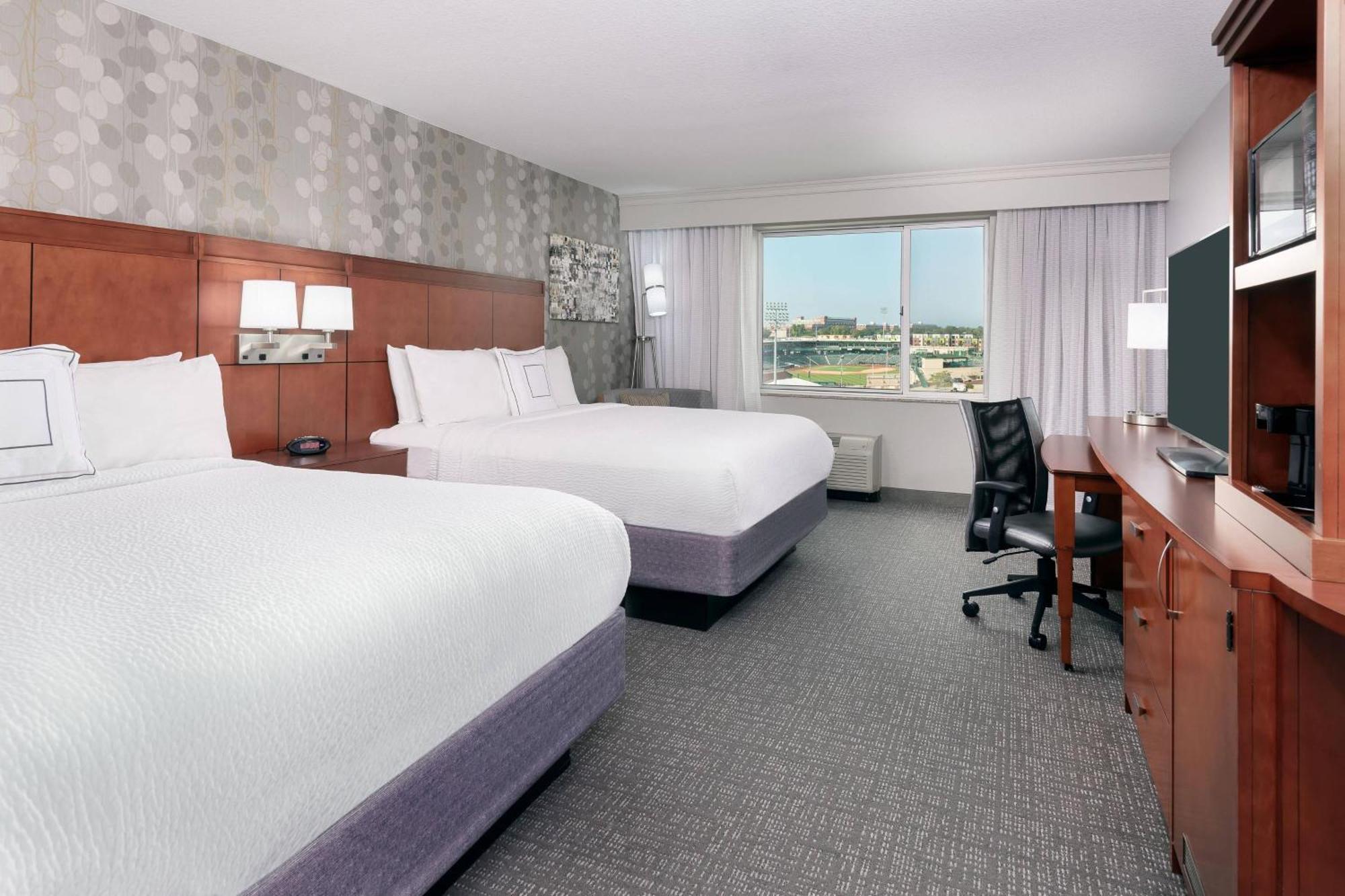 Courtyard Fort Wayne Downtown At Grand Wayne Convention Center Экстерьер фото