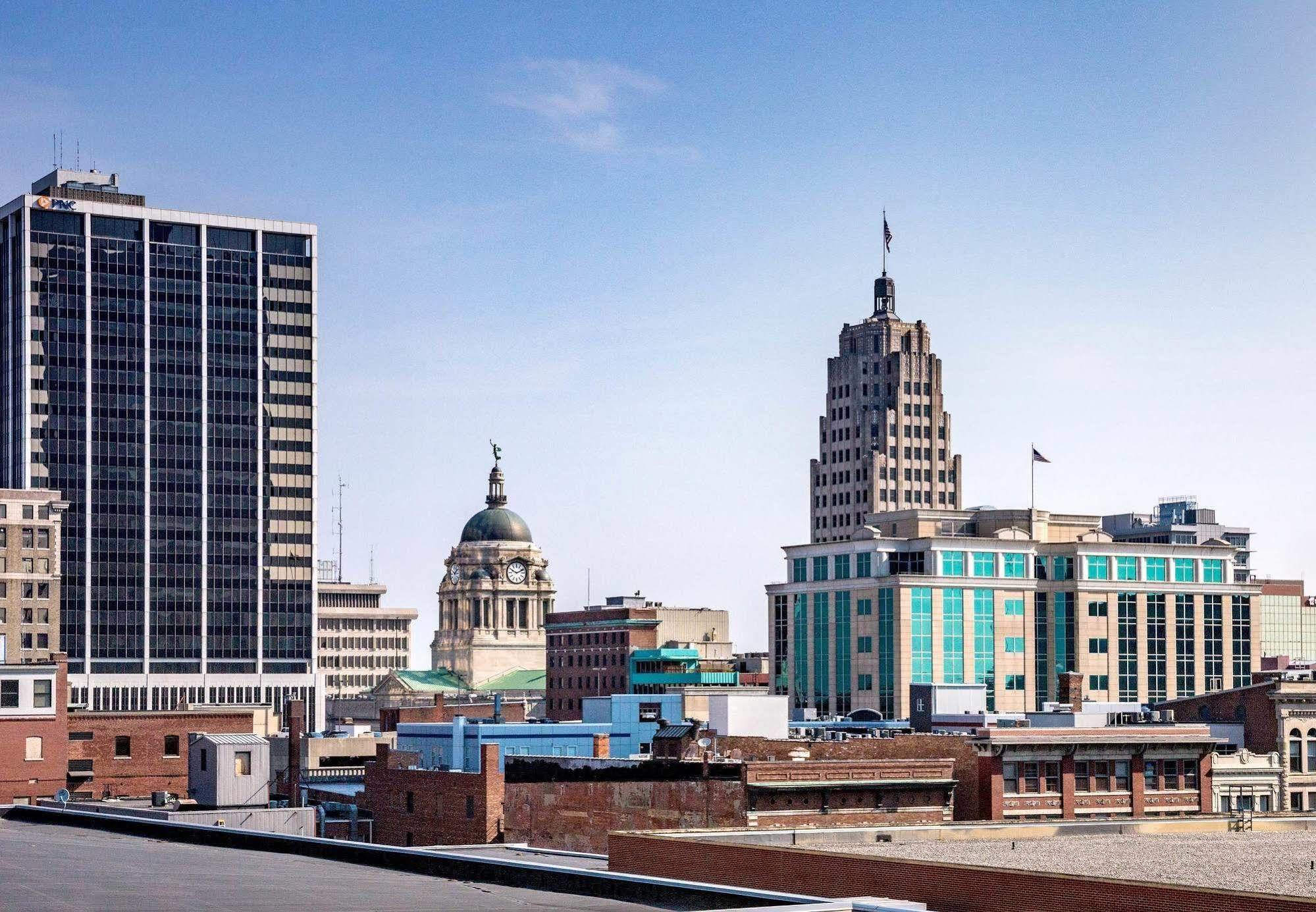 Courtyard Fort Wayne Downtown At Grand Wayne Convention Center Экстерьер фото