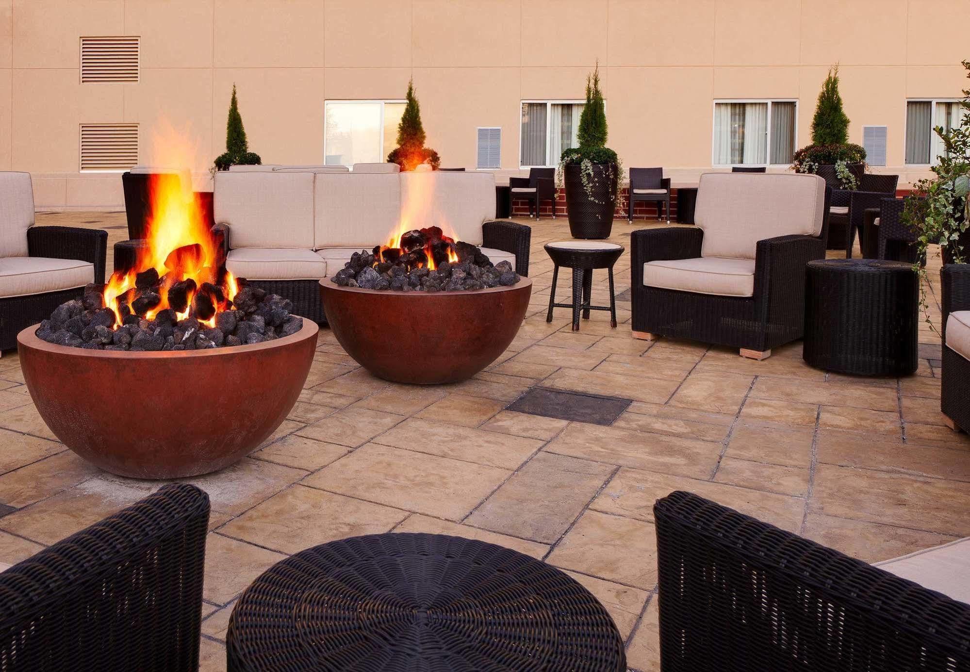 Courtyard Fort Wayne Downtown At Grand Wayne Convention Center Экстерьер фото