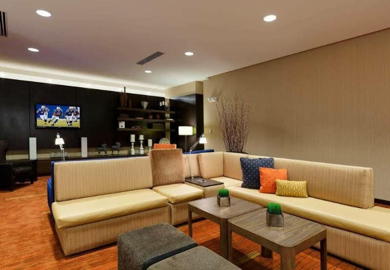 Courtyard Fort Wayne Downtown At Grand Wayne Convention Center Экстерьер фото